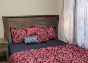 Cheerful 5-bedroom resort with heated pool hotel thumbnail 3