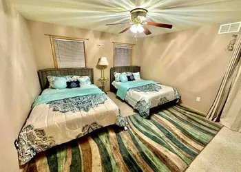Cheerful 5-bedroom resort with heated pool hotel thumbnail 5
