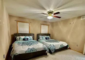 Cheerful 5-bedroom resort with heated pool hotel thumbnail 7
