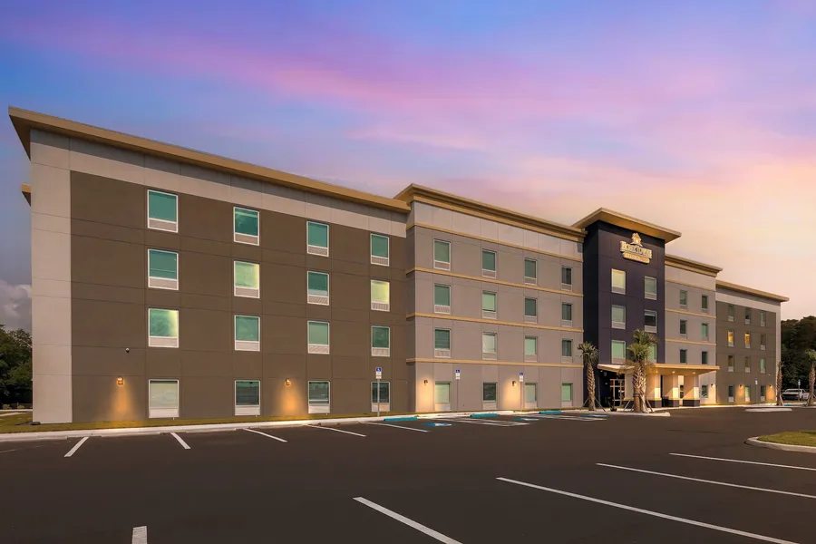 HomeTowne Studios by Red Roof Tampa - Airport hotel detail image 2