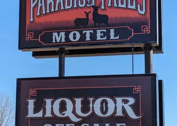 Paradise Falls Motel & Liquor LLC hotel thumbnail 2