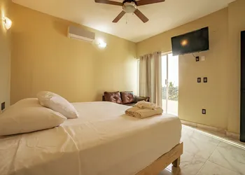 Hotel Guitarra Inn hotel thumbnail 8
