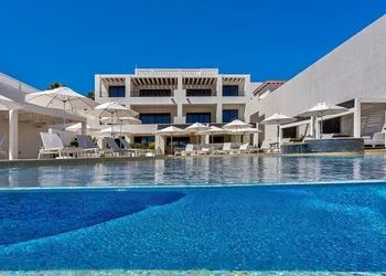 Beachfront Flats hotel thumbnail 2