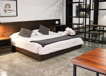JR lofts hotel thumbnail 2
