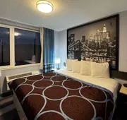 Super 8 by Wyndham Brooklyn Fulton Street/Broadway Junction hotel detail image 3
