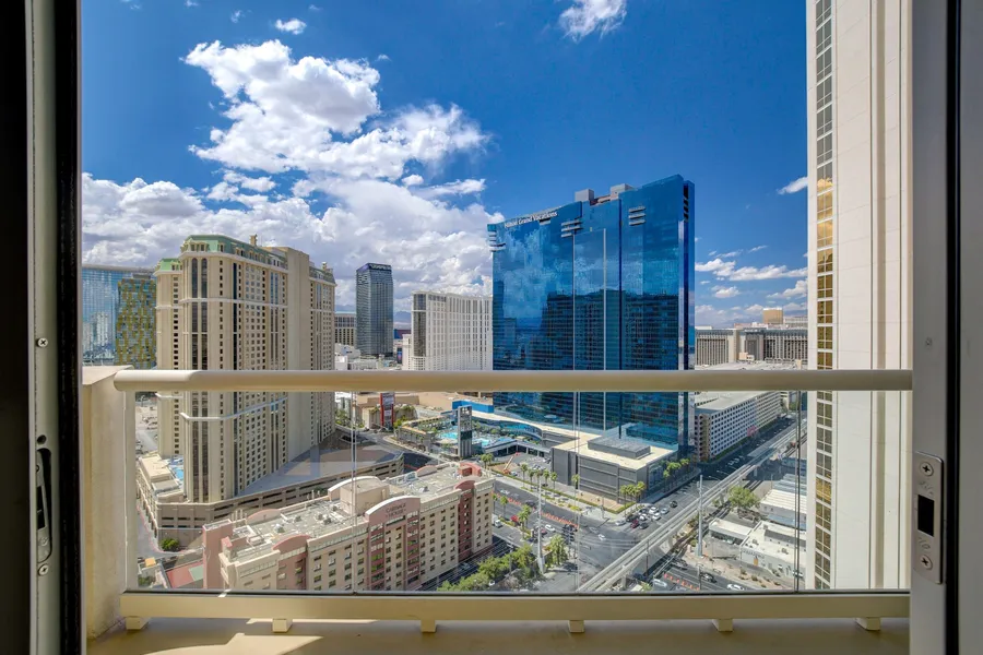 Studio 25 HIGH FLR MGM Signature Balcony hotel detail image 2
