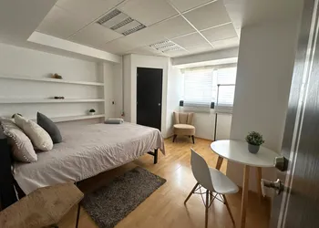 Tiny Rooms hotel thumbnail 4