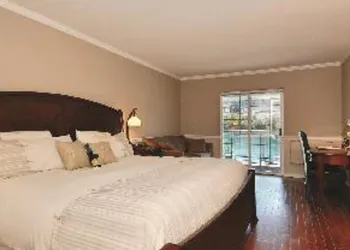South Thompson Inn hotel thumbnail 4