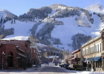 Luxury 2 Bedroom Downtown Aspen Vacation Rental With Access to a Heated Pool, Hot Tubs, Game Room and Spa hotel thumbnail 3
