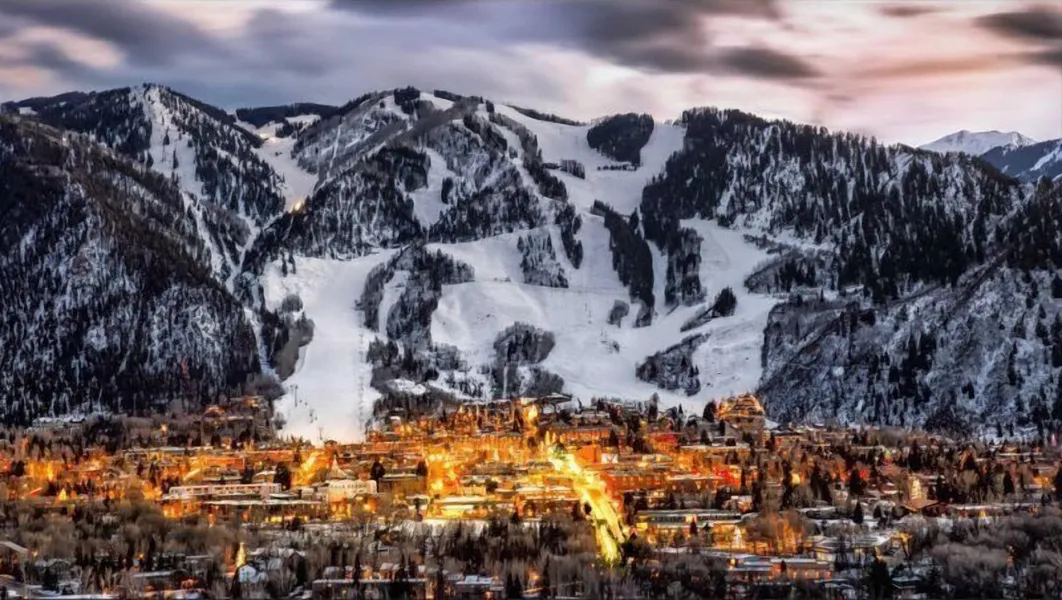 Luxury 2 Bedroom Downtown Aspen Vacation Rental With Access to a Heated Pool, Hot Tubs, Game Room and Spa hotel detail image 6