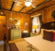 Arrowhead Pine Rose Cabins hotel detail image 4