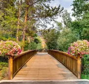 2 Bedroom Colorado Vacation Rental situated in River Run Village Steps from the Summit Express Gondola hotel detail image 4