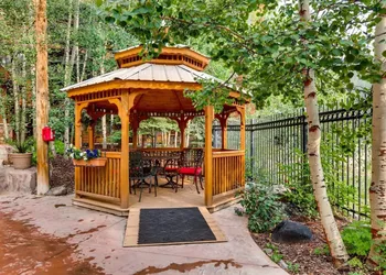 2 Bedroom Colorado Vacation Rental situated in River Run Village Steps from the Summit Express Gondola hotel thumbnail 5