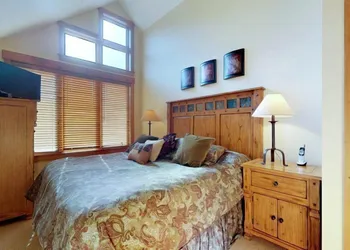 2 Bedroom Colorado Vacation Rental situated in River Run Village Steps from the Summit Express Gondola hotel thumbnail 8