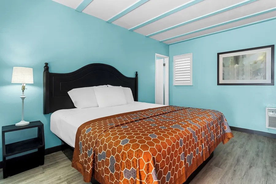 Rodeway Inn & Suites North Hollywood Burbank Airport - Universal Area hotel detail image 6