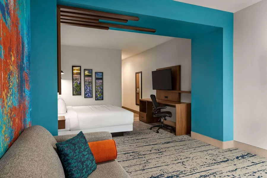 La Quinta Inn & Suites By Wyndham Austin South hotel detail image 2