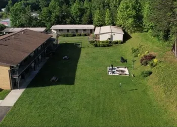 Blue Sky Inn hotel thumbnail 5