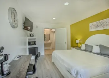 Blue Sky Inn hotel thumbnail 7