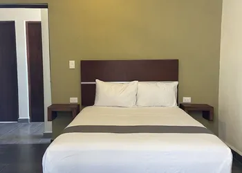 regmar hotel thumbnail 8