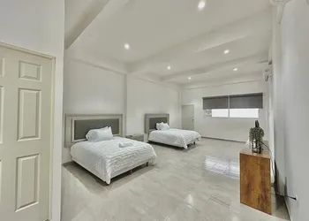86600 hotel thumbnail 3