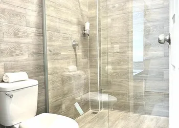 86600 hotel thumbnail 5