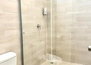 86600 hotel thumbnail 6