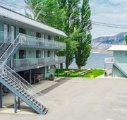 Poplars Motel on the lake hotel detail image 4