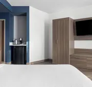 Holiday Inn Express Montreal Airport - St-Laurent by IHG hotel detail image 7