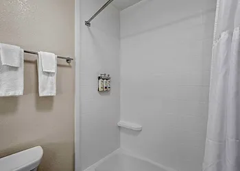 Holiday Inn Express And Suites Tumwater Olympia By IHG hotel thumbnail 5