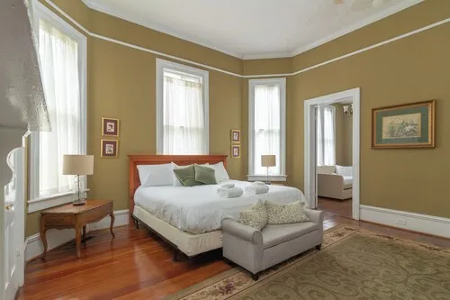 Mansion with Tiny Home Bumblebee Comfort hotel detail image 6