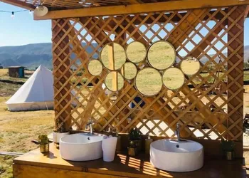 Lago Valle Wine Glamping hotel thumbnail 6