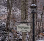Moore House Inn & Cabins hotel detail image 3