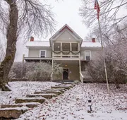 Moore House Inn & Cabins hotel detail image 4