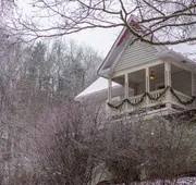 Moore House Inn & Cabins hotel detail image 5