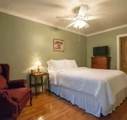 Moore House Inn & Cabins hotel detail image 7