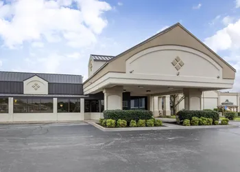 The Dels - Pittsburg hotel thumbnail 2