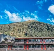 Waterfront on Glacier hotel detail image 3