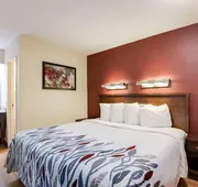 Super 8 by Wyndham Deerfield/Northbrook hotel detail image 7