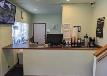 K&E Motor Inn hotel thumbnail 3