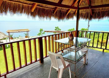 Skyview Retreat hotel thumbnail 6