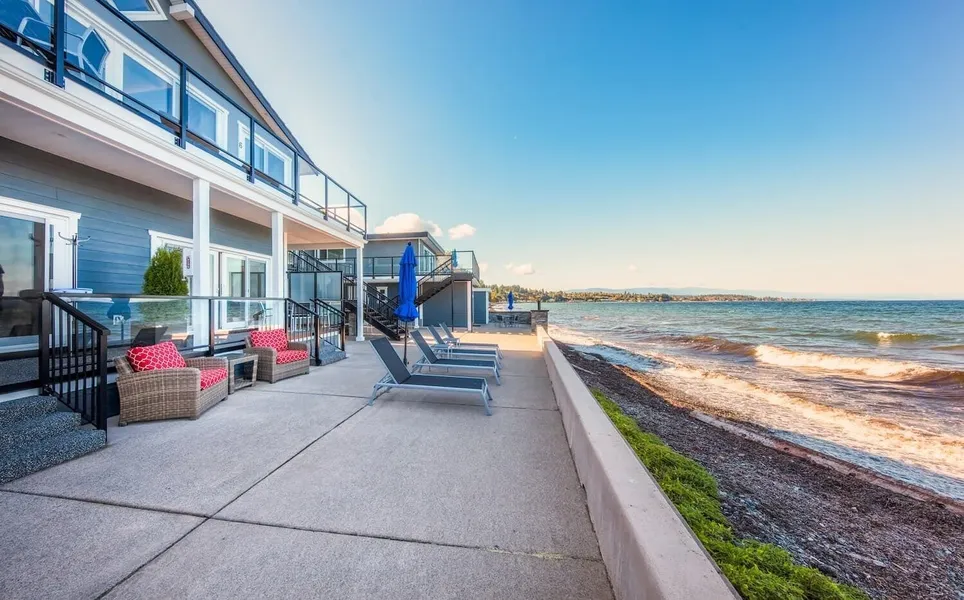 Qualicum Beach Ocean Suites hotel detail image 2
