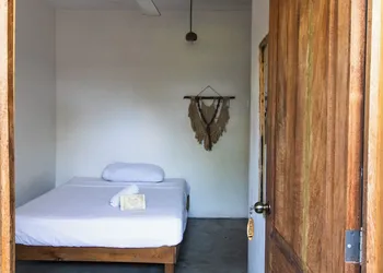 Hidden Port Vhouse hotel thumbnail 4
