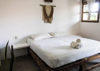 Hidden Port Vhouse hotel thumbnail 5