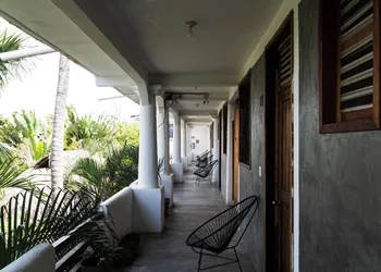 Hidden Port Vhouse hotel thumbnail 8