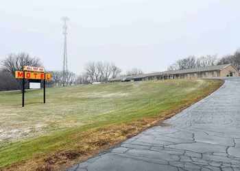 The Trail Inn - Slayton, MN - HWY 59 hotel thumbnail 3