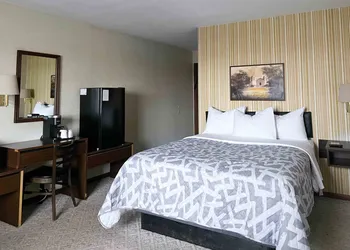 The Trail Inn - Slayton, MN - HWY 59 hotel thumbnail 8