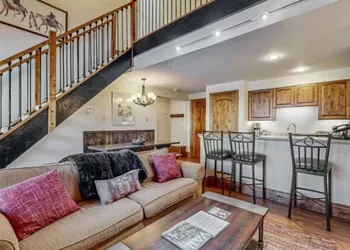 Luxury Ski In, Ski Out 1 Bedroom Condo in Lionshead Village hotel thumbnail 2
