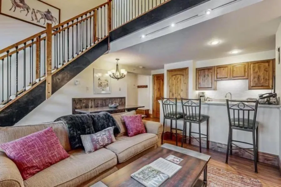 Luxury Ski In, Ski Out 1 Bedroom Condo in Lionshead Village hotel detail image 2