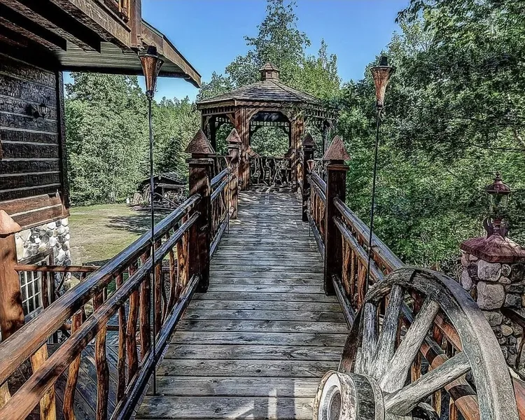 Beautiful Northwoods Getaway hotel detail image 6