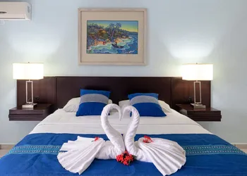 WIVC Alta Vista Condo - Stunning Views, Close to the Beach & Romantic Zone hotel thumbnail 3
